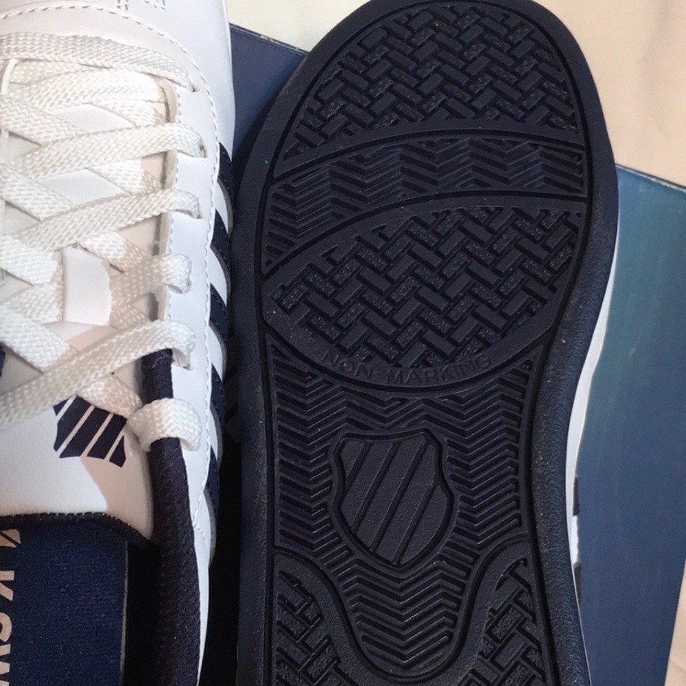 Sneakers 👟 - Picture 7 of 7